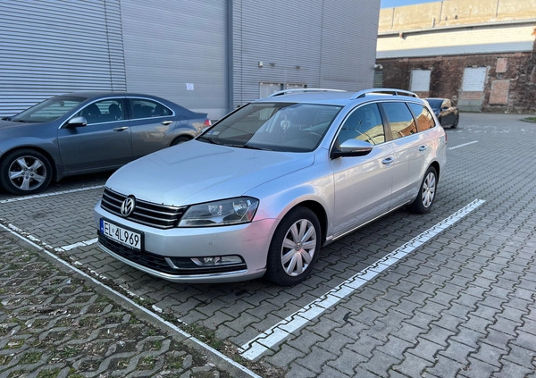 Volkswagen Passat cena 28800 przebieg: 323682, rok produkcji 2013 z Łódź małe 56